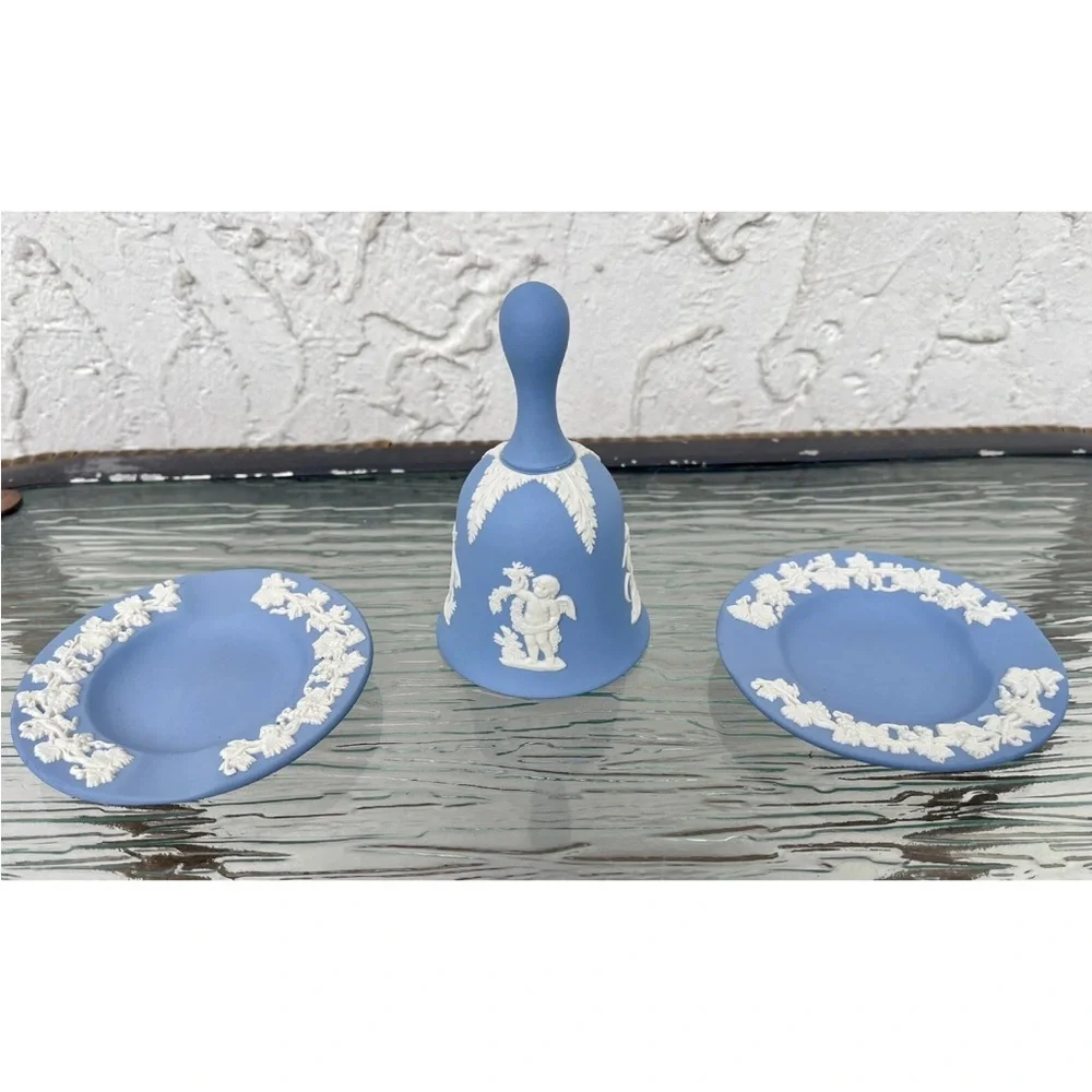 Lot 3 Vintage MCM‎ Wedgewood Blue Jasperware Ashtray & Bell England Stoneware